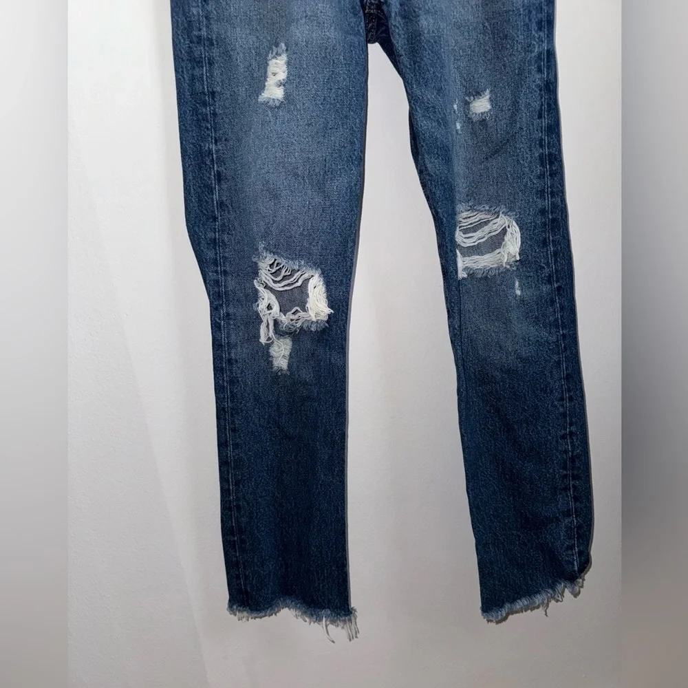 Levi’s Wedgie Icon Fit Medium Wash Distressed Cropped High-Rise Jeans - Picture 7 of 10